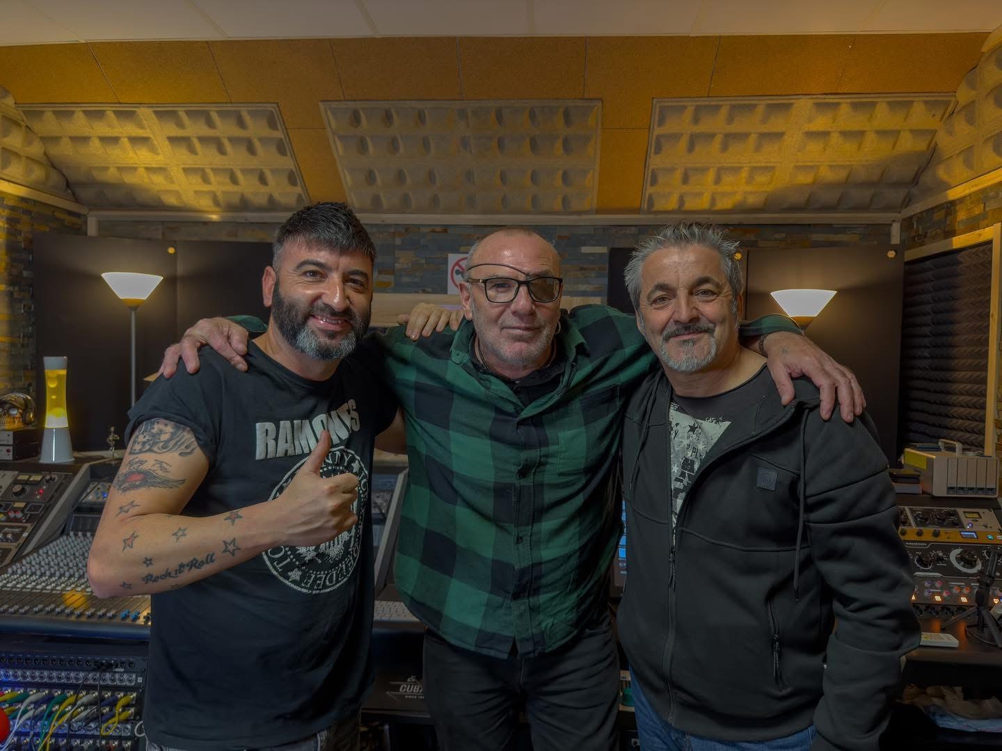 Fotografía compartida por Verea con sus colaboradores en el estudio